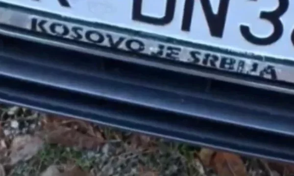 Les appels laissent les soldats monténégrins garder leurs plaques d'immatriculation “Kosovo est la Serbie”