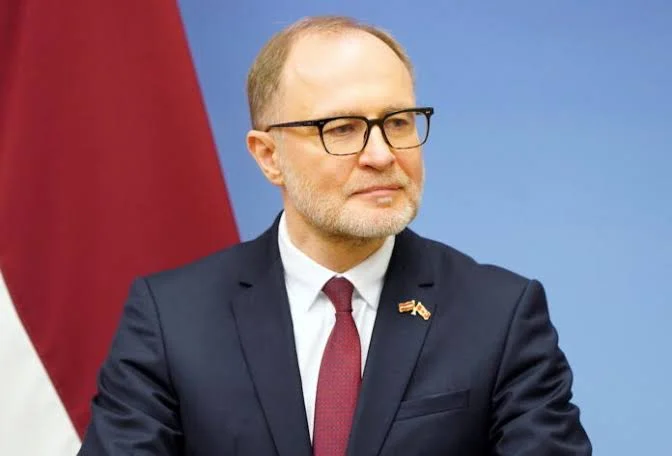 Ministro de Defensa de Letonia visita hoy Kosovo