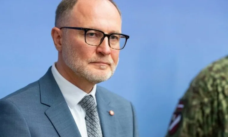 Le ministre letton de la Défense arrive demain au Kosovo