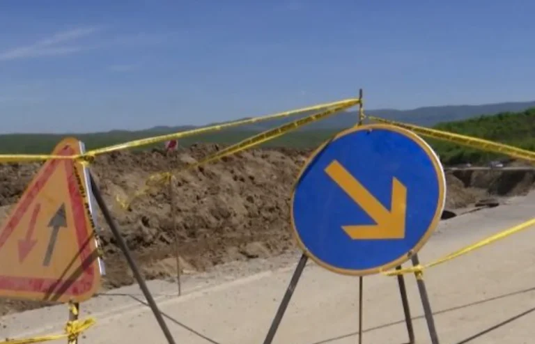 Un segmento de la ruta de Pristina cierra para la circulación mañana