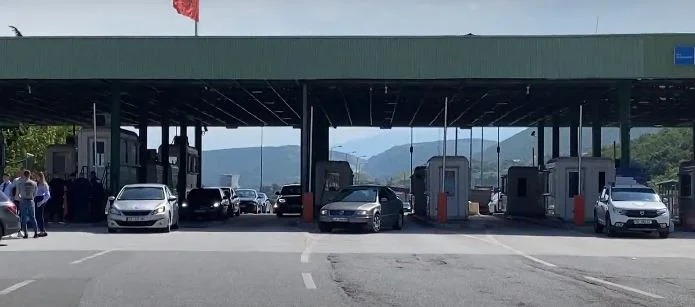 Zwei Kosovar verhafteten in Morina wegen Nichtdatei 21 Tausend Franken