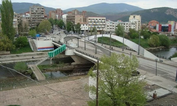 Konfirmohet nga Policia: Konfiskon një armë dhe targat e një veture në Mitrovicën e Veriut