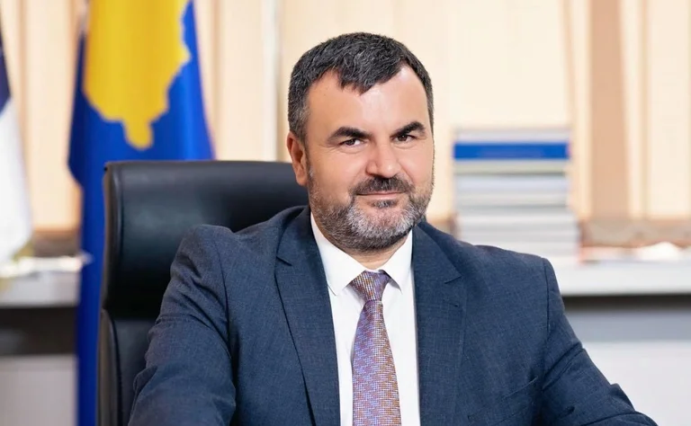 Avokati i Popullit: Qeveria nuk mund të marrë vendim që lidhet me licencimin e medieve