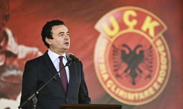 El primer ministro finalmente habla de líderes del KLA en La Haya, dice que deben tener un abogado, no cuatro