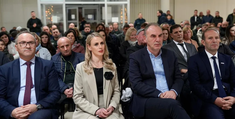 - Oui. Les défis des citoyens sont devenus de plus en plus grands ces cinq dernières années