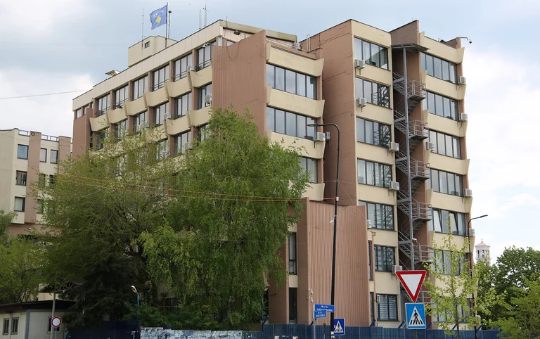 Fiscal Especial eleva la carga contra el ataque serbio contra la KFOR, la policía de Kosovo en Zvecan