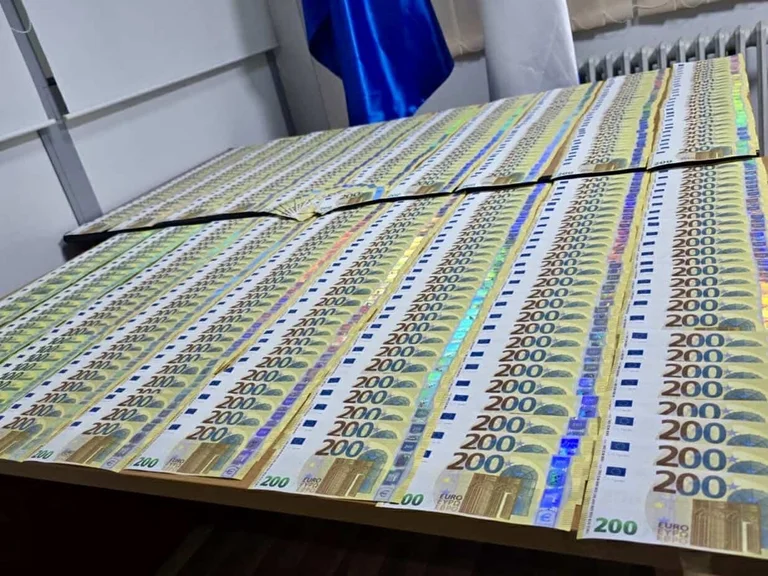 Police seize 105 thousand euros allegedly forged, suspect arrested
