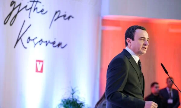 Stépati counterkanidat, Kurti publica videos del rallye de VVA de ayer: He Tried Through the Voto