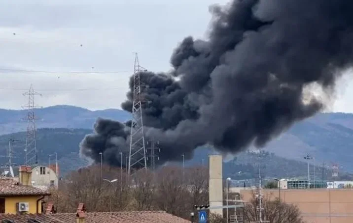 Deux morts, neuf blessés et trois disparus de l'explosion du dépôt de carburant à Florence