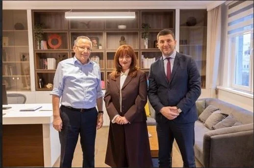 Krasniqi welcomes journalist Albana Hadzimustafa to PDK as candidate for MP