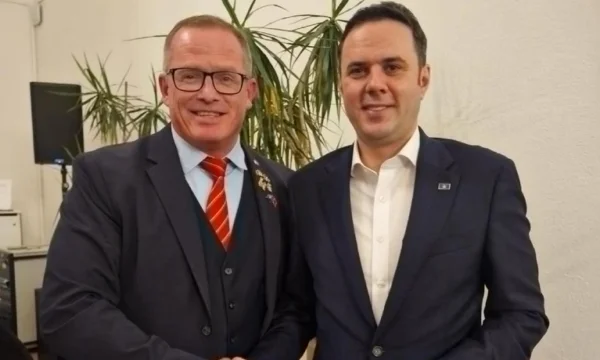 Le politicien autrichien qui soutient Albin Kurti dit maintenant qu'il est temps de soutenir Lumir Abdixhik