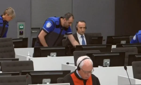 Las sesiones comienzan contra el ex jefe de la AKI Bashkim Smaj