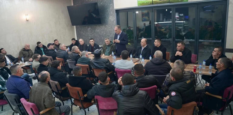 Limaj rencontre le siège du NISMA à Dragash, dit que les citoyens ont été oubliés par le gouvernement