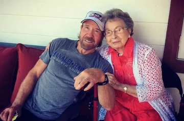 Je meurs à 103 ans, la mère de Chuck Norris.