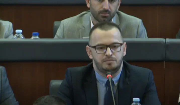 VV MP verlässt Politik: Danke, entschuldigen Sie mich und bye