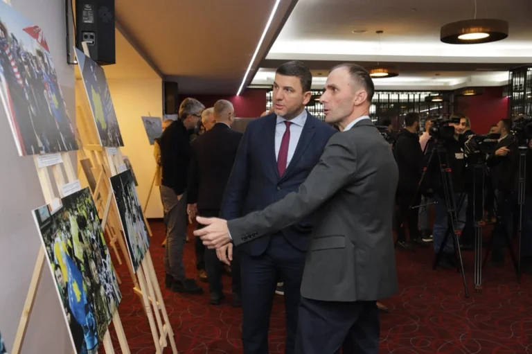 Krasniqi: plaisir d'ouvrir l'exposition du photojournaliste Blerim Uka