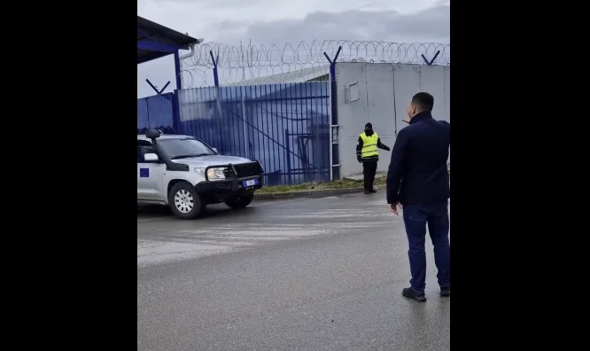 Fadil Fazliu's son greets the father who left for The Hague by EULEX (VIDEO)