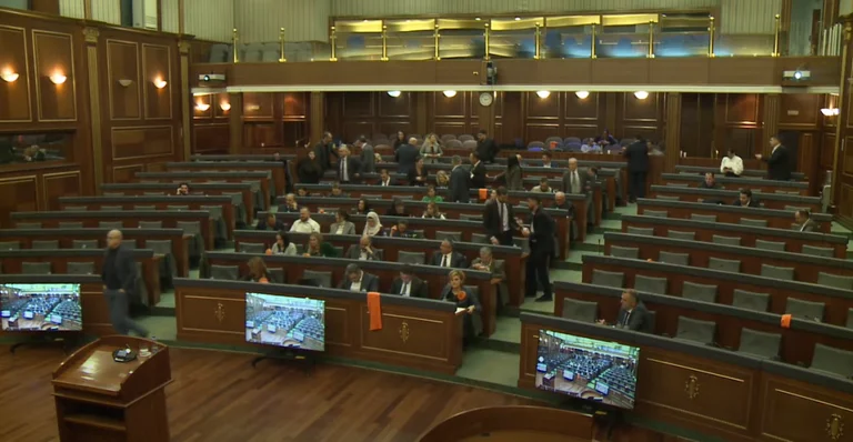 The opposition criticises the VV, which is holding the session in the Assembly at night: Cirque, parliamentary rash, collapse of democracy