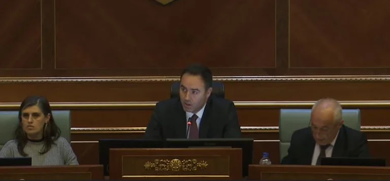 On the eve of the elections, Konjufca brings out '%san, reproves Serb List deputies: Go get your boss ready!