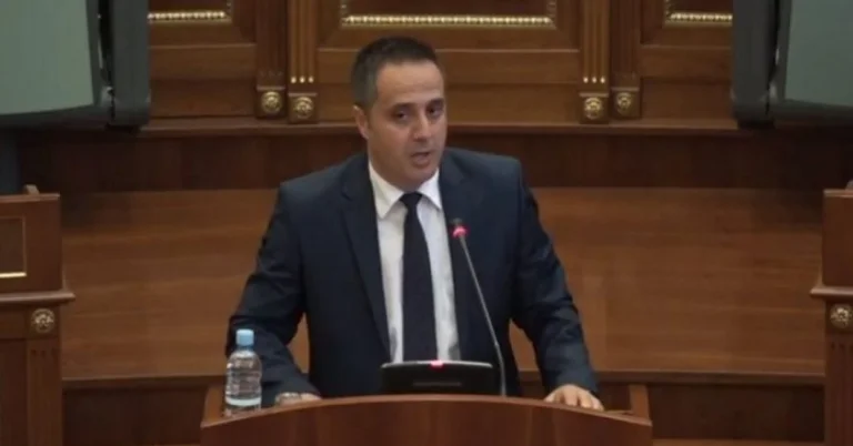 Selmanaj: Kurti veproi kundër të gjithë shqiptarëve duke e bërë hero Oliver Ivanoviqin