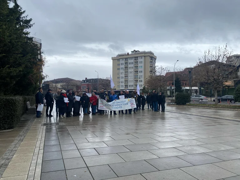 The Health Union protested before Government, Vietnam invites them to a meeting