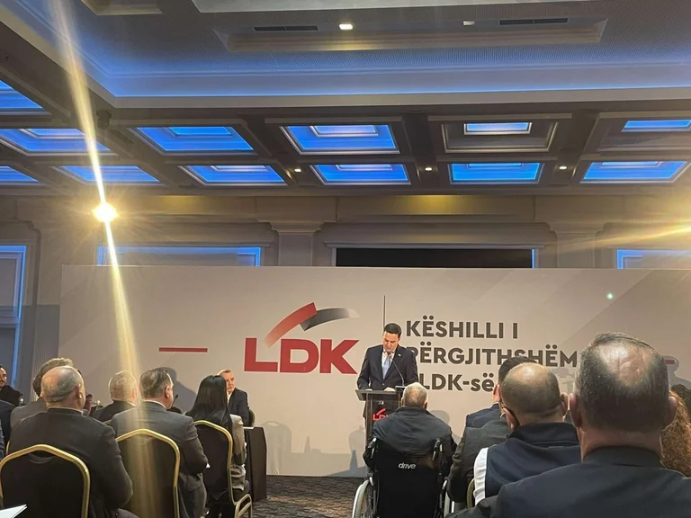Obadiah : Le Kosovo est devenu sombre parce que la division nationale a atteint des niveaux inimaginables