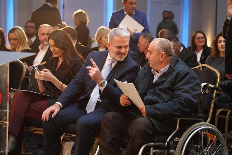 Visar Azemi candidata de LDK: momento clave para mi compromiso continuo