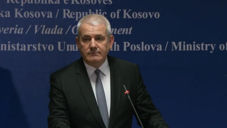 Sveçla pas zhvillimeve në Veri: Lojërat e Vuçiqit dhe instrumenteve të tij kriminale po vazhdojnë