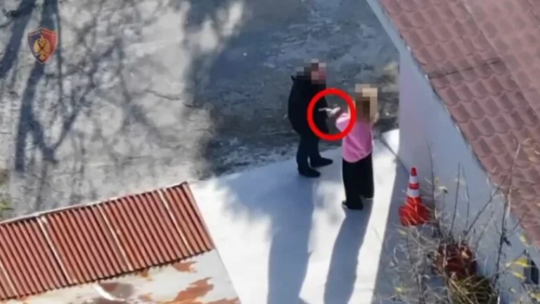 Tritolique à l'agence funéraire de Shkodra, la police a déclenché l'événement