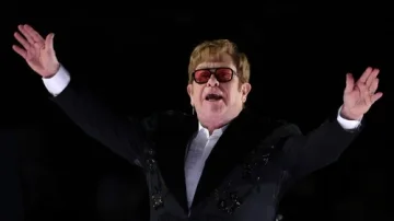 Elton John perd la vue : je ne vois rien. Je ne sais rien lire.