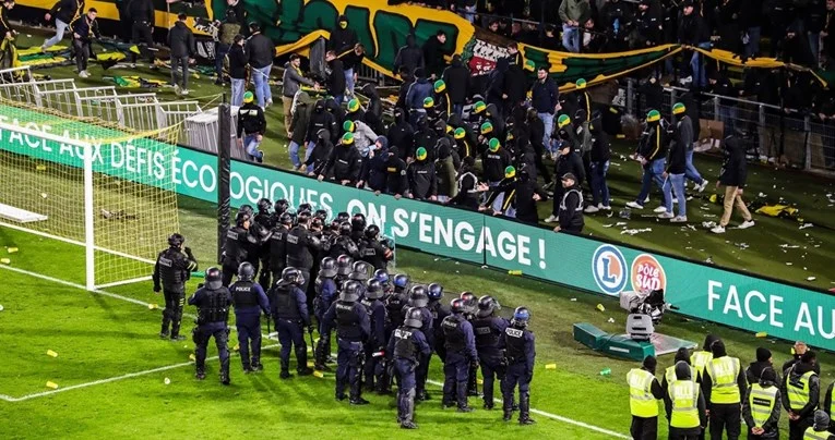 Un jeune de six ans faisait des ennuis au stade, le club français lui a infligé une amende.
