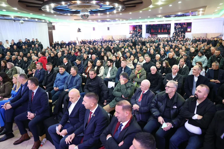 Haradinaj se reúne hoy en Prizren, presenta candidatos de este municipio