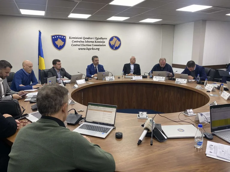 VV toma el CEC <x0 Guerra de Hybrid realizadax1 confianza, Alban Krasniqi de ataques VV KDI Ismet KDI de KDI