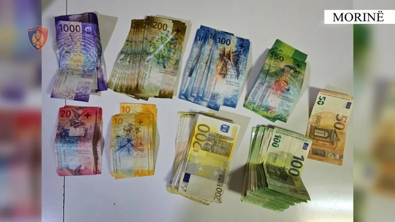 Deux Kosovars sont pris avec des milliers d'euros et de francs à Morina, non déclarés