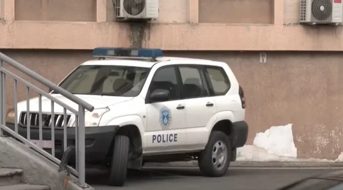 300 mil euros, pero algunos coches de policía todavía con neumáticos de verano