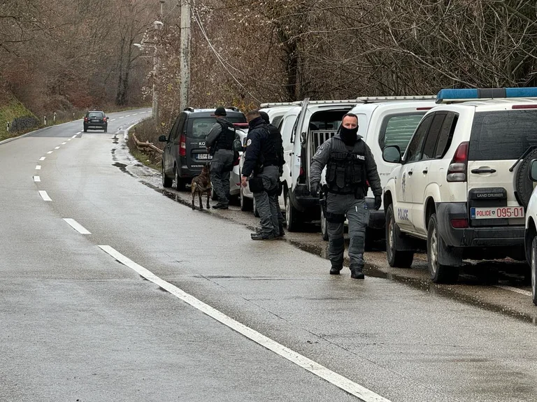 Unidad de Policía especializada K-9 Activada en Warga cerca de Zubin Potok