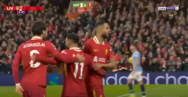 This very scary Liverpool, Gakpo sends the ball to City grids.