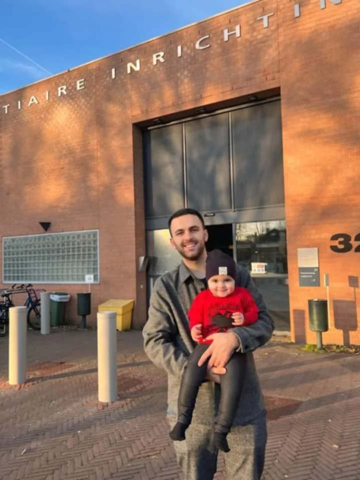 Le fils de Jakup Krasniqi visite son père à La Haye