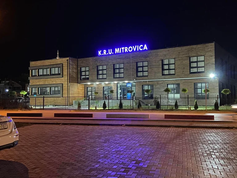 Blast dans le canal Iber-Lepenci, Mitrovica l'eau potable retourne