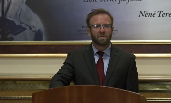Abazi: Vetëvendosja po i shkelë kauzat e saj me të dyja këmbët