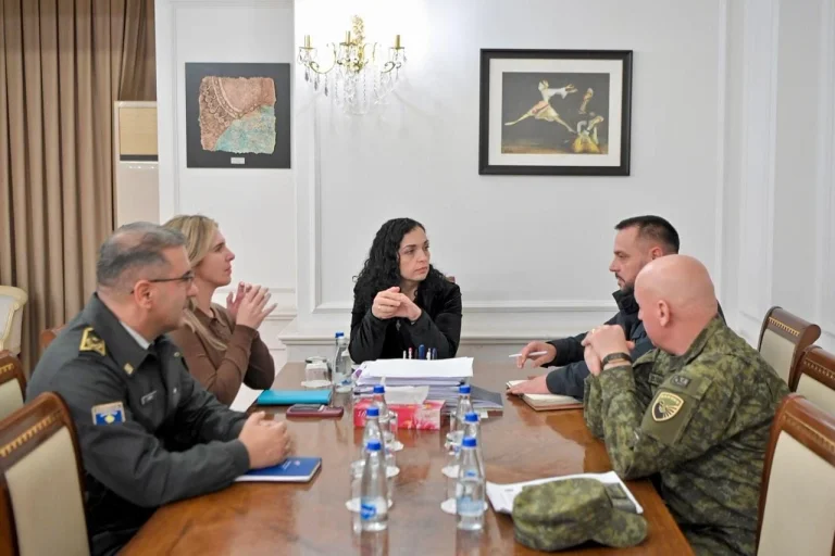 Osman rencontre des dirigeants des autorités de sécurité après une attaque contre la chaîne Iber-Lepenci