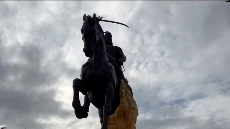 El monumento George Kastriot se coloca en Tuz en Malta