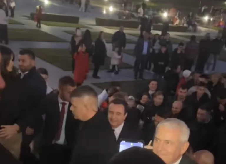 Sa visite à Prekaz s'est mal passée : Kurti attendait sur appel “Thaci, Thaci”