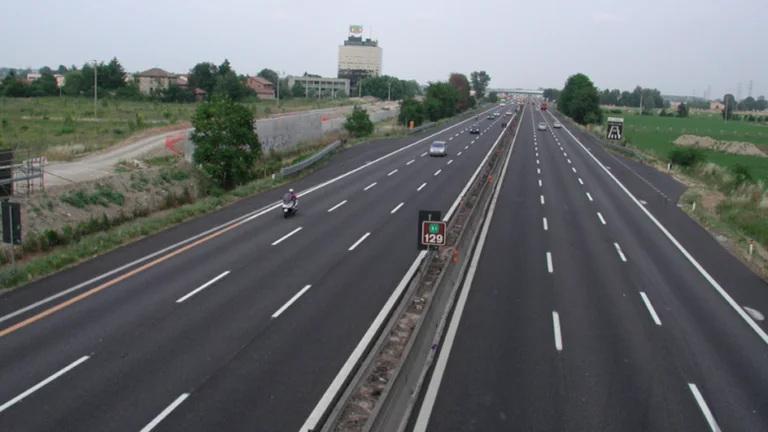 Il y a cent ans, la première autoroute du monde a été construite.