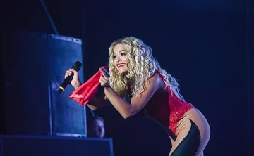 Rita Ora souhaite à l'Albanie une vidéo électrifiante du concert 2018 à Pristina
