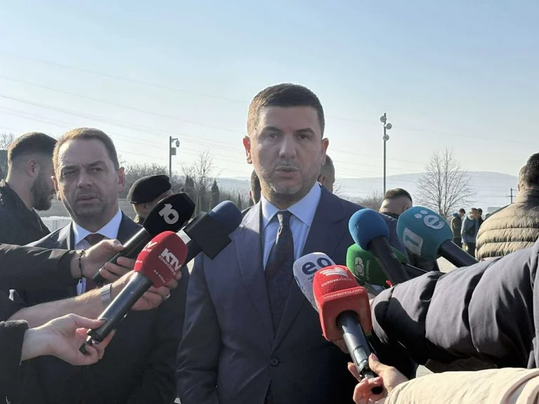 Krasniqi rend hommage à Prekaz: Le parti nous apporte de l'émotion, car parmi nous ne sont pas les fondateurs de l'UCK