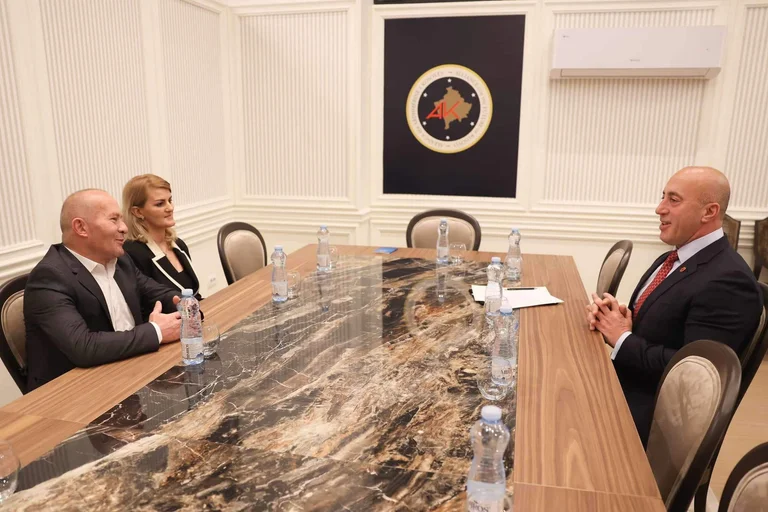 La fille du général Fadil Kodra, candidate de l'Alliance pour le député Haradinaj : Ensemble dans les temps difficiles, ensemble pour le Kosovo Victor