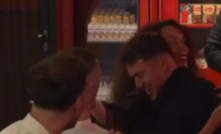 “Hekma, quelque chose de si bon “, Drilon embarrassé par le toucher de Drinsuza