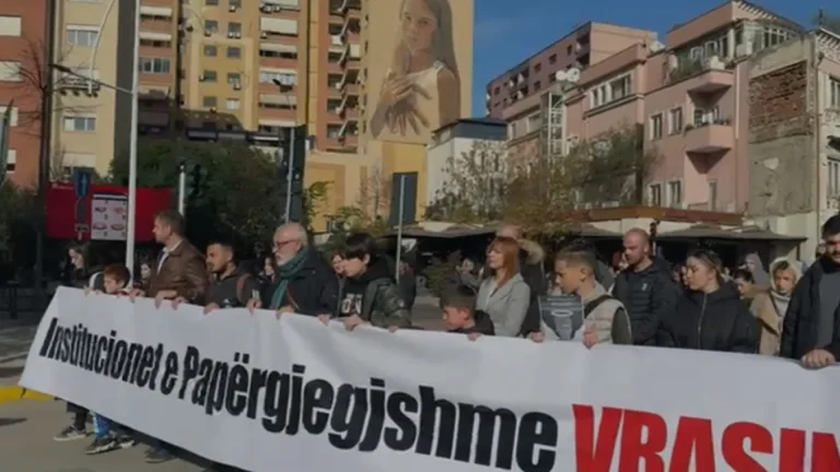 Encore en marche Après le meurtre de 14 ans