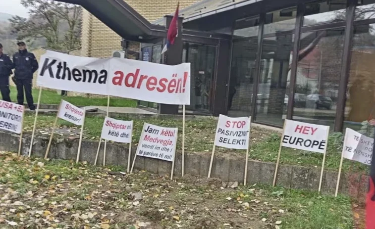 Passing out addresses in the Valley to Strasbourg Court